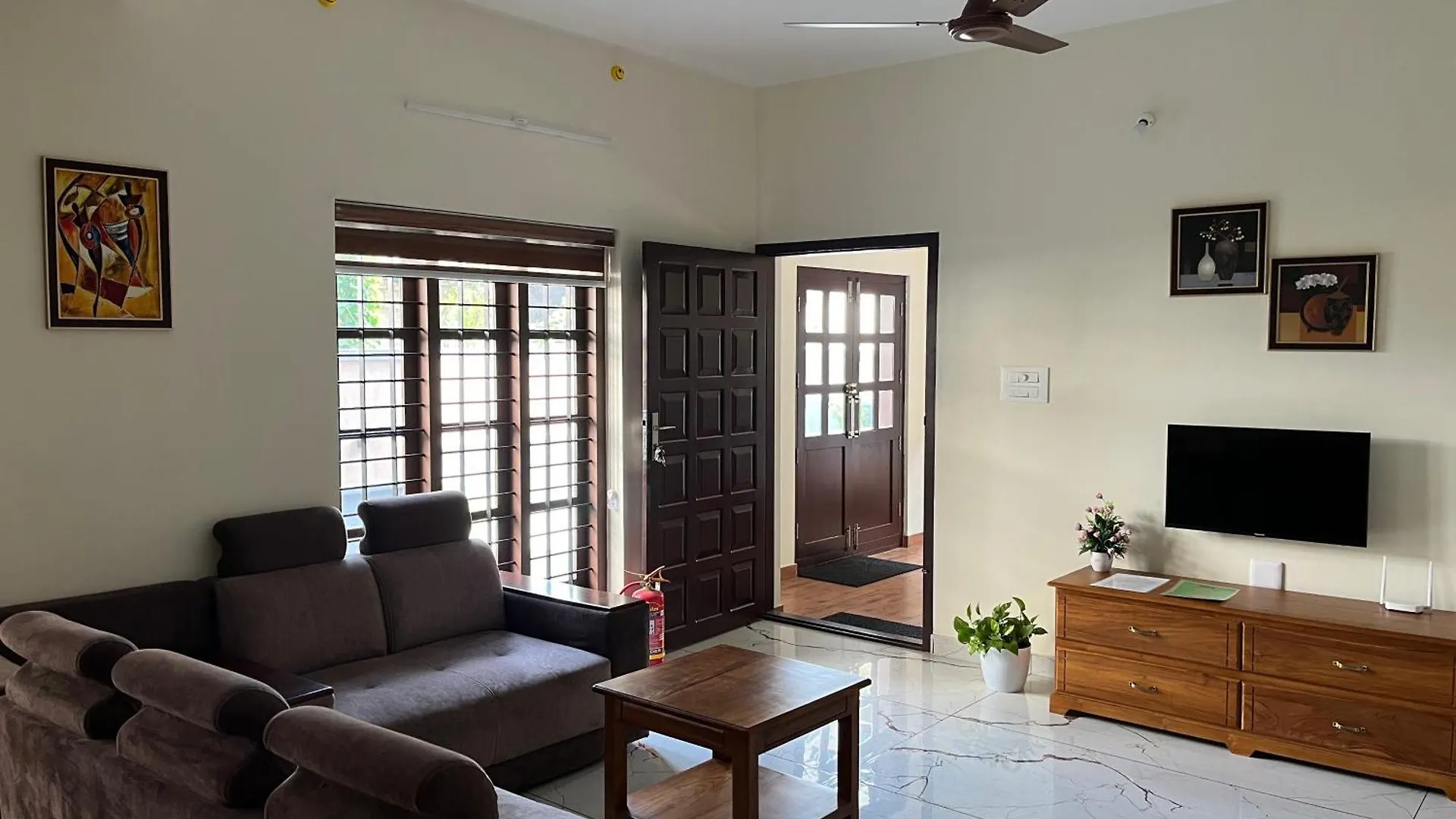 Апартаменты Solomon Apartments,Alappuzha Beach.